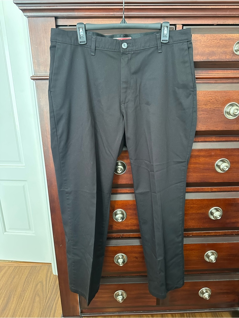 Men’s Lee 36 x 29 black straight leg custom fit collection chino pant